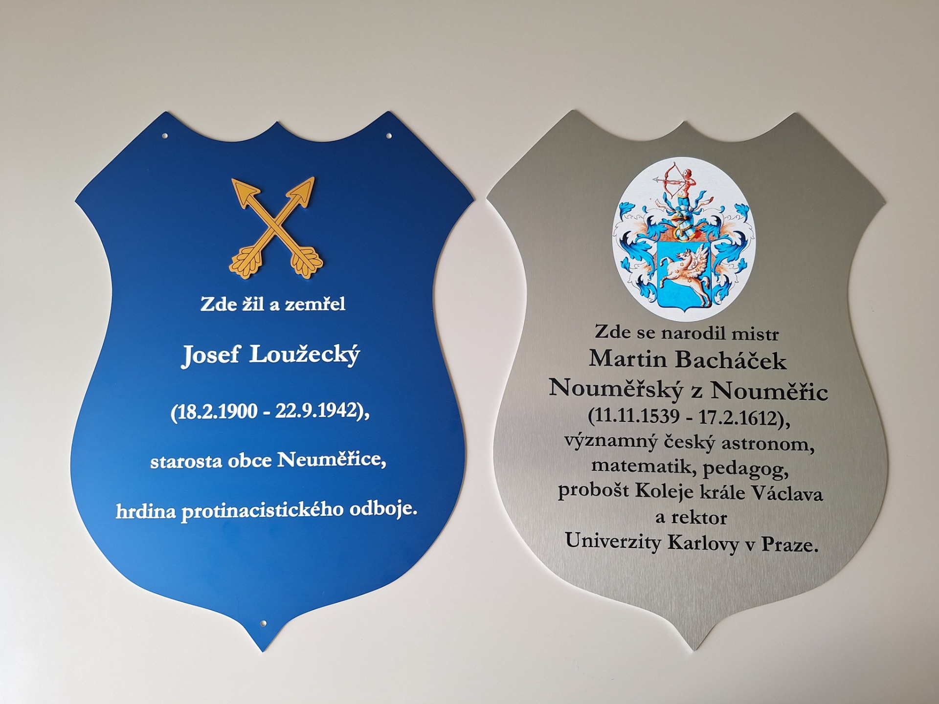 Pamětní desky, publicita, úřední hodiny
